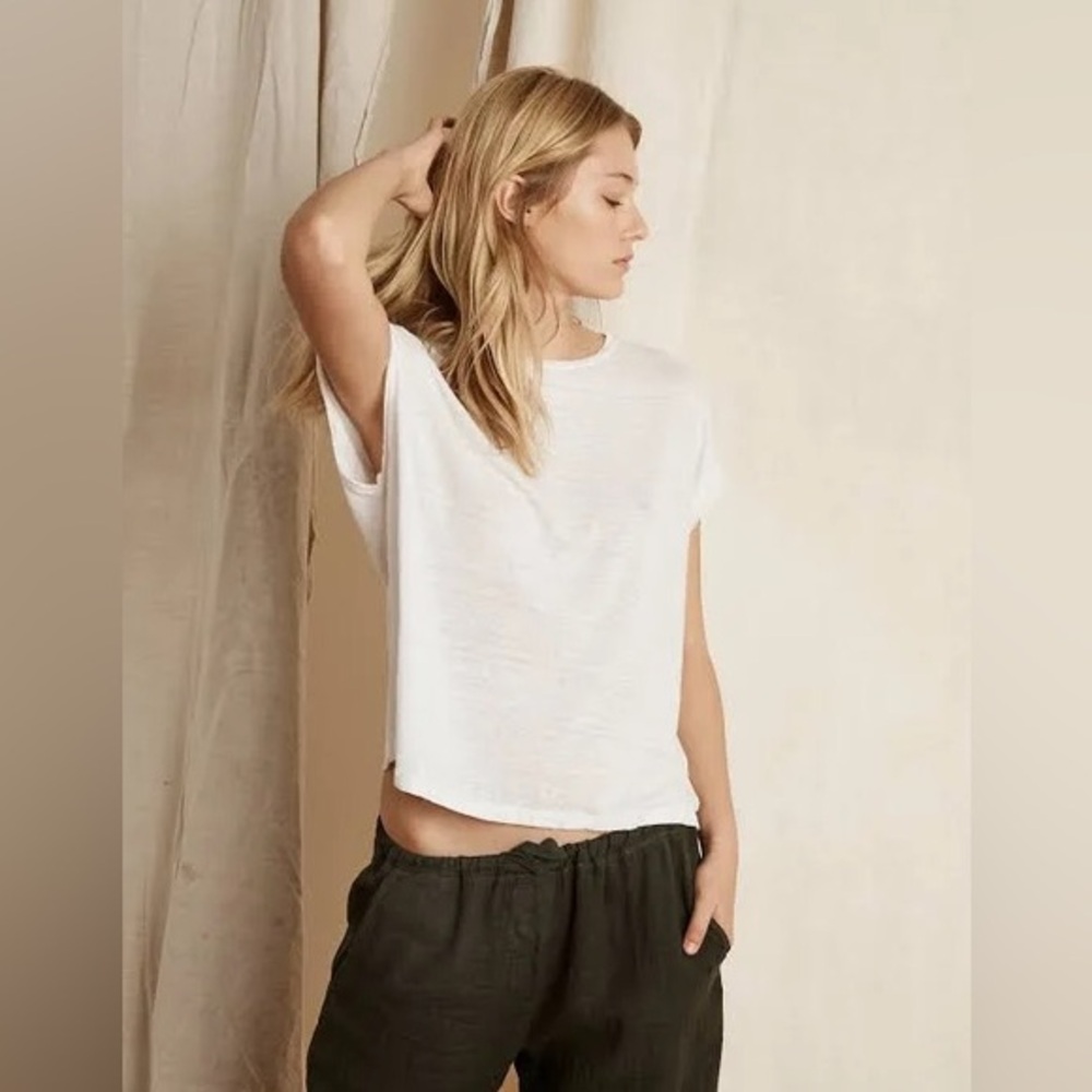 Velvet by Graham & Spencer Velvet Hudson Crew Neck Tee
Sz‎ L